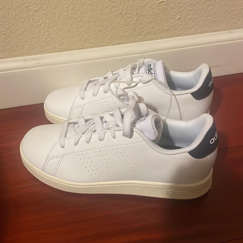 New ADIDAS ADVANTAGE WHITE / BLACK KIDS LACE SHOES SNEAKERS - Picture 9 of 15
